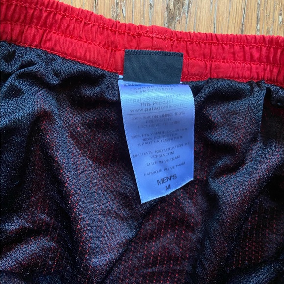PATAGONIA MENS RED BOARD SHORTS SWIM TRUNKS GOOD CONDITION SIZE MEDIUM - Picture 5 of 6